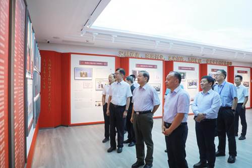 说明: https://news.aust.edu.cn/__local/0/42/1E/04742FDCA783D00CAB1AA1D2B49_67DB665A_14F25.jpg