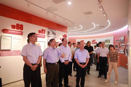 说明: https://news.aust.edu.cn/__local/C/61/C4/038CA08A8BD678275975F30C27F_D57F85F4_13C45.jpg