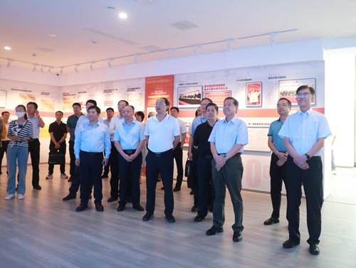 说明: https://news.aust.edu.cn/__local/6/7D/05/A635A4260F5003E7DC72D2D9C75_5D1DB7F5_13C2A.jpg